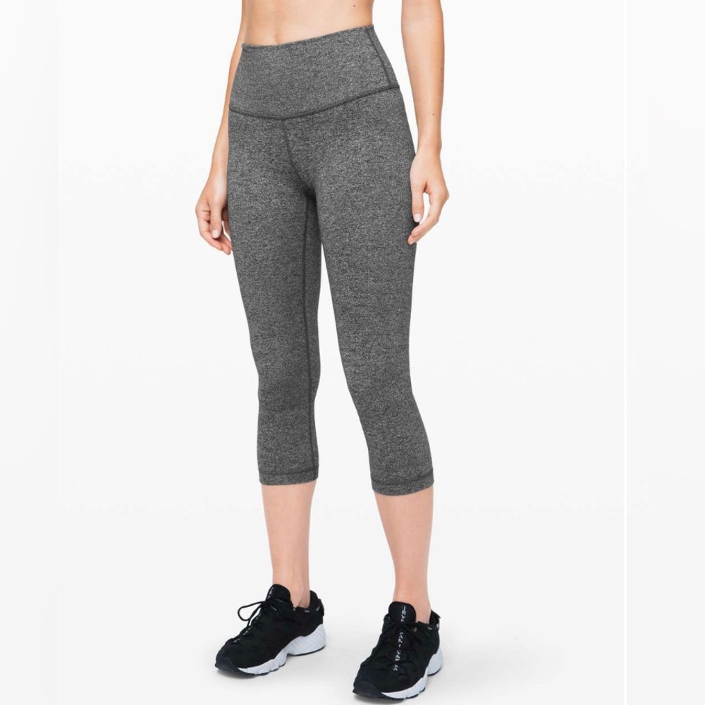 Lululemon Wunder Under HR crop 21’ EUC size 2